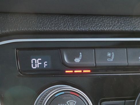 Used 2021 Volkswagen Atlas Cross Sport SEL Premium image 32