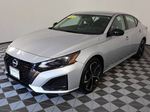 Used 2023 Nissan Altima 2.5 SR AWD/4WD image 4