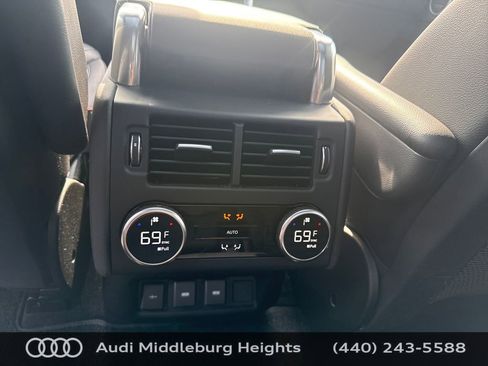 Used 2023 Land Rover Discovery S R-Dynamic image 9