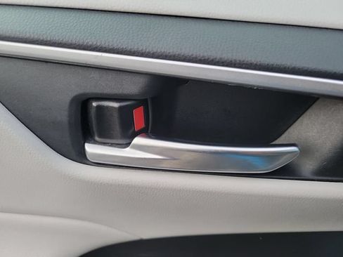 Used 2020 Toyota RAV4 XLE FWD image 14