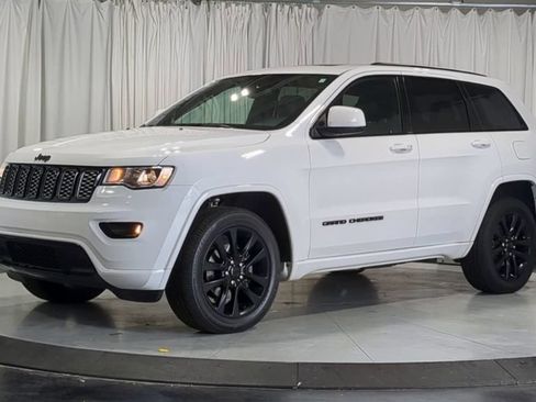 Used 2019 Jeep Grand Cherokee Altitude AWD/4WD image 5