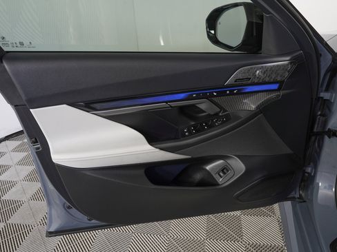 Used 2025 BMW M5 w/ Carbon Package image 16