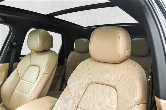 Used 2020 Porsche Cayenne AWD/4WD image 12