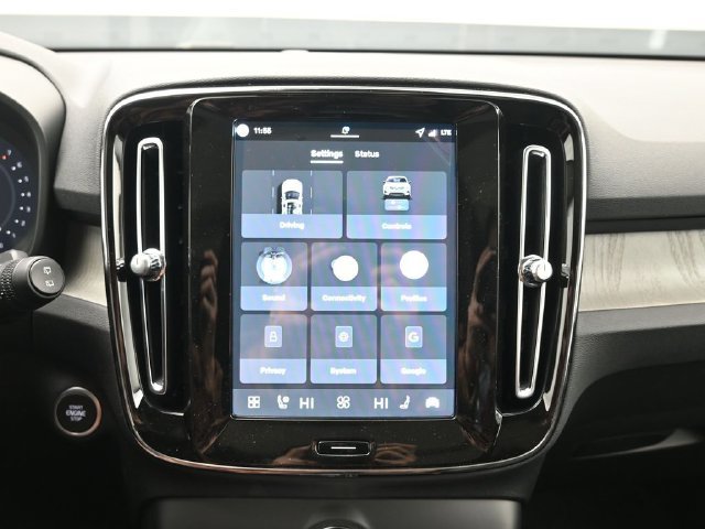 New 2026 Volvo XC40 B5 Plus w/ Protection Package Premier AWD/4WD image 15