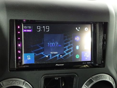 Used 2017 Jeep Wrangler Unlimited Sport w/ Connectivity Group image 27