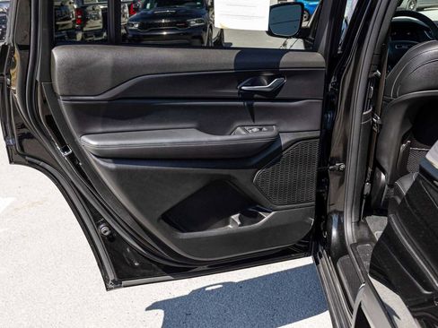 Used 2024 Jeep Grand Cherokee L Altitude image 13