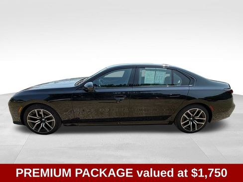 Used 2025 BMW 740i xDrive AWD/4WD image 3