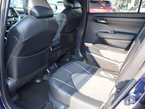 Certified 2021 Toyota Highlander XSE AWD/4WD image 16