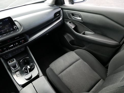 Used 2024 Nissan Rogue SV AWD/4WD image 11