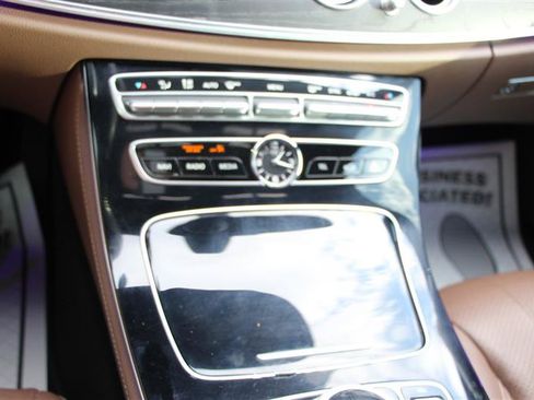 Used 2017 Mercedes-Benz E 300 4MATIC image 19