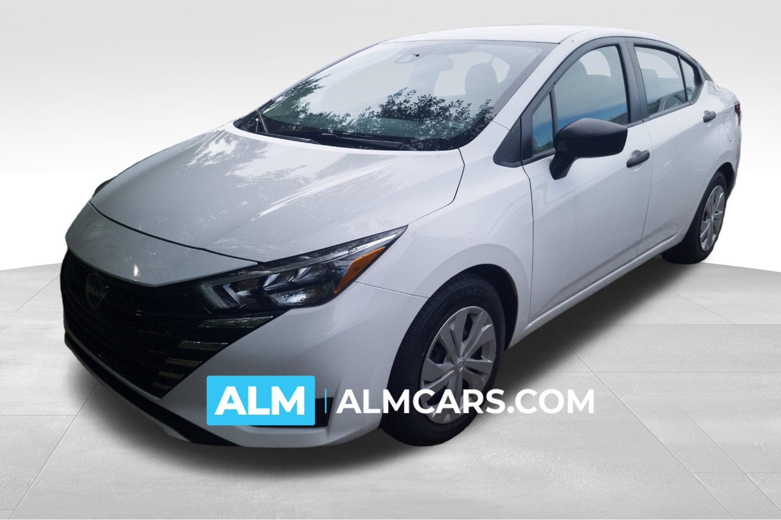 Used 2025 Nissan Versa S FWD image 1