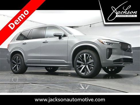 New 2025 Volvo XC90 B5 Core w/ Protection Package image 37