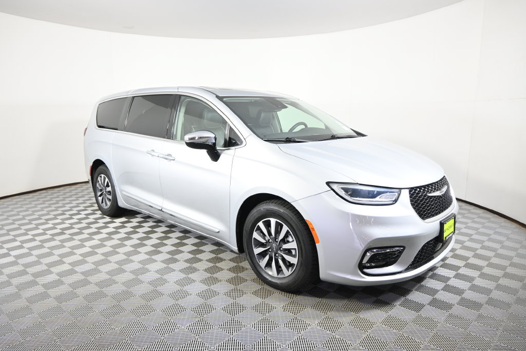Used 2023 Chrysler Pacifica Limited FWD image 9