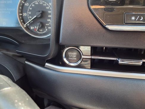 Used 2024 Mitsubishi Outlander SE Black Edition image 12