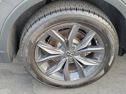 Used 2024 Volkswagen Tiguan SE FWD image 29