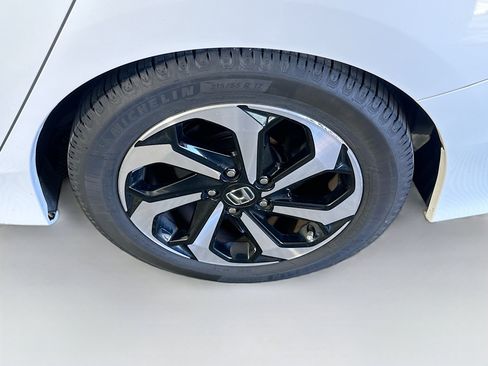 Used 2017 Honda Accord EX-L image 11