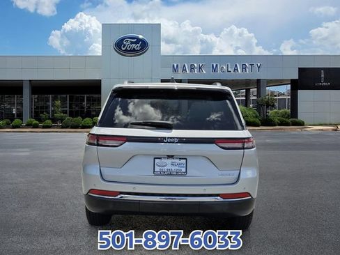 Used 2023 Jeep Grand Cherokee Laredo RWD image 5
