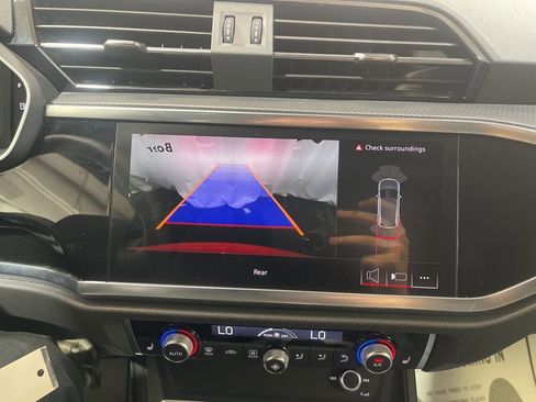 Used 2025 Audi Q3 2.0T Premium image 24