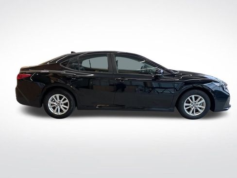 Used 2025 Toyota Camry LE image 6