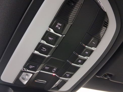 Used 2026 Porsche Macan AWD/4WD image 27