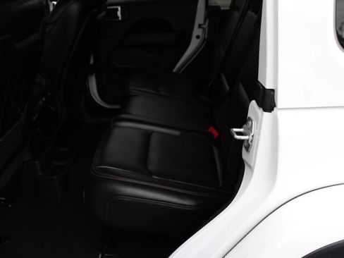 Used 2021 Jeep Wrangler Unlimited Rubicon w/ Dual Top Group AWD/4WD image 10