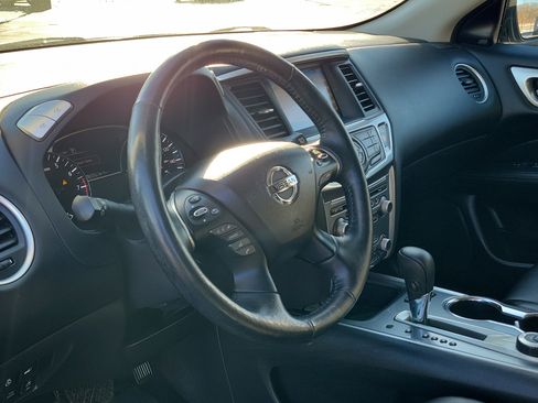 Used 2019 Nissan Pathfinder SL image 20