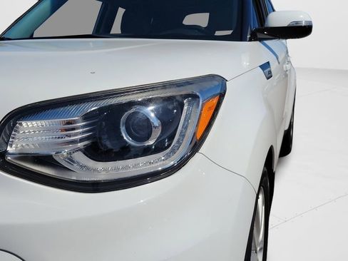 Used 2019 Kia Soul + w/ Primo Package FWD image 27