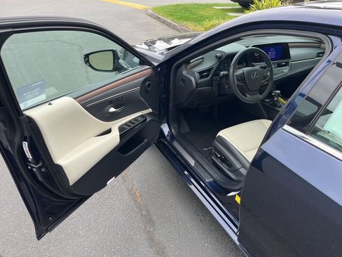 Certified 2023 Lexus ES 250 w/ Premium Package AWD/4WD image 10