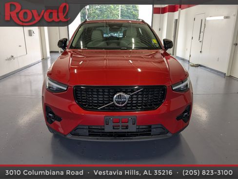 Certified 2024 Volvo XC40 B5 Plus w/ Protection Package Premier image 6