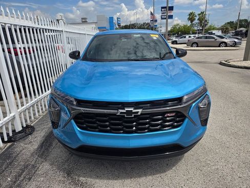 Used 2025 Chevrolet Trax RS w/ Driver Confidence Package FWD image 2