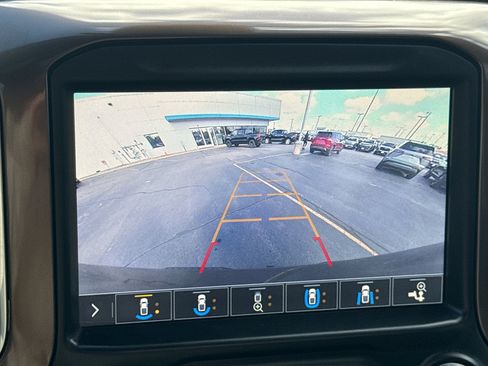 Used 2019 Chevrolet Silverado 1500 High Country w/ Technology Package image 21