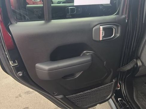 Used 2024 Jeep Gladiator Sport AWD/4WD image 18