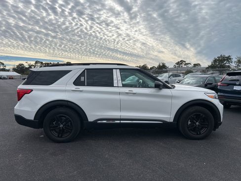 Used 2023 Ford Explorer XLT image 8