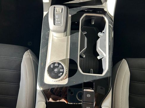 New 2025 Mitsubishi Outlander SE image 13