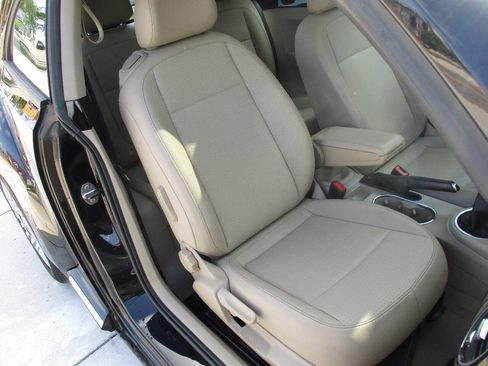 Used 2015 Volkswagen Beetle 1.8T FWD image 21