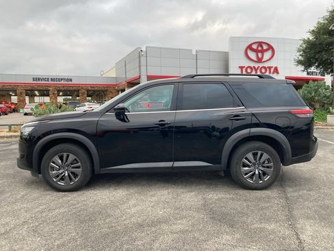 Used 2024 Nissan Pathfinder SV FWD image 7