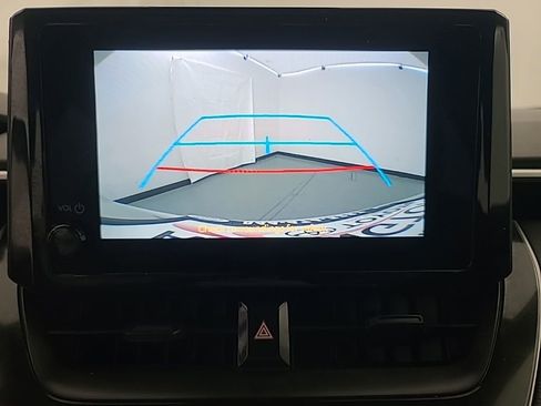 Used 2025 Toyota Corolla LE image 33