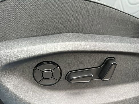 New 2026 Volkswagen Tiguan SE image 4