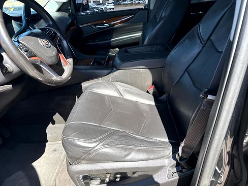 Used 2015 Cadillac Escalade Luxury image 13
