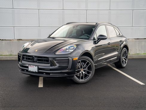 Used 2025 Porsche Macan image 1