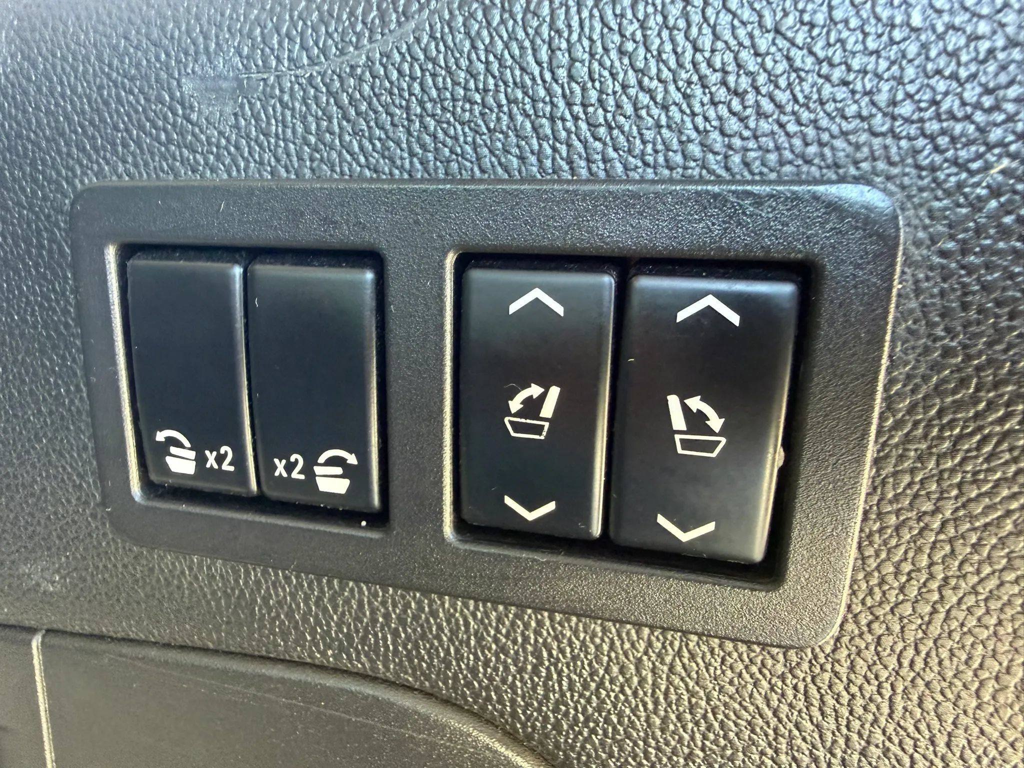 Used 2015 Cadillac Escalade ESV Premium RWD image 5