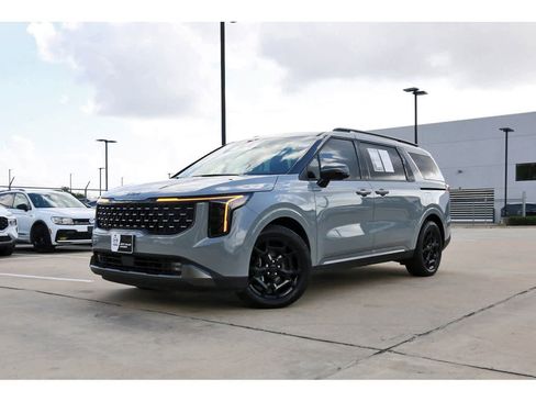 Used 2025 Kia Carnival SX Prestige image 1