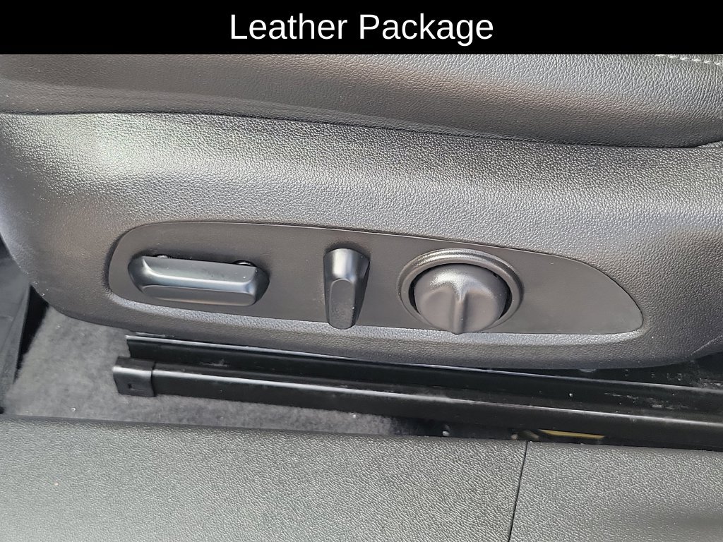 Used 2019 Chevrolet Malibu Hybrid w/ Leather Package FWD image 8