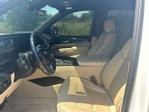 Used 2021 Cadillac Escalade ESV Premium Luxury w/ Performance Package AWD/4WD image 8