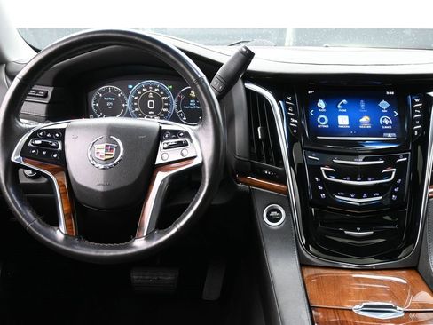 Used 2015 Cadillac Escalade Premium image 11