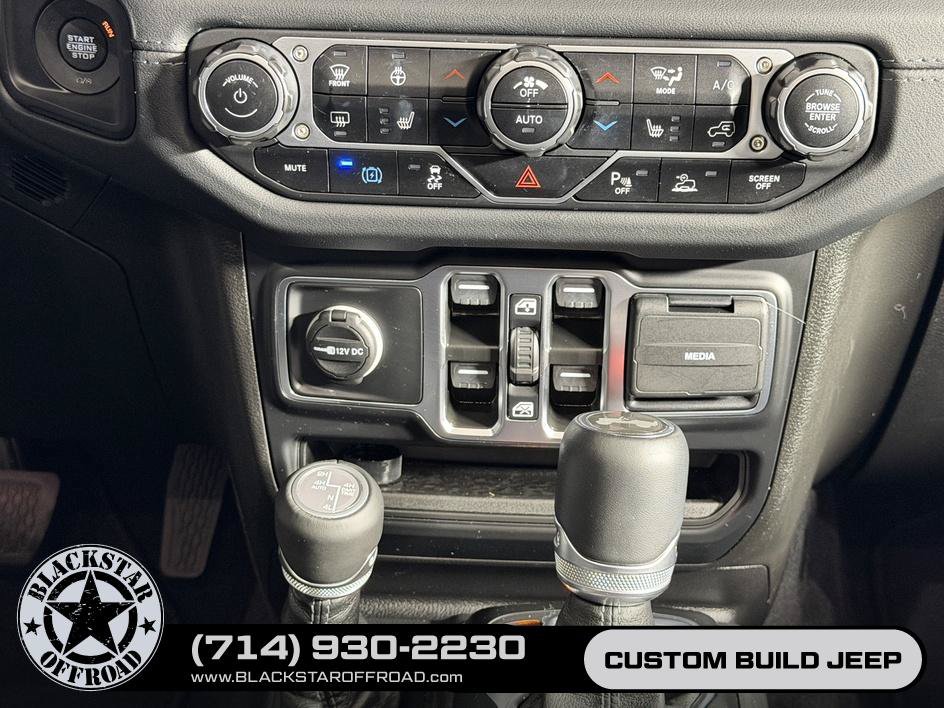 Used 2024 Jeep Wrangler High Altitude AWD/4WD image 31