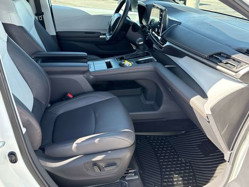 Used 2024 Toyota Sienna XSE FWD image 19