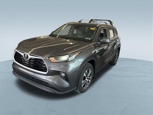 Used 2024 Toyota Highlander XLE AWD/4WD image 18