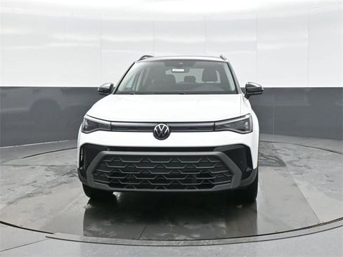 New 2026 Volkswagen Taos SE image 2