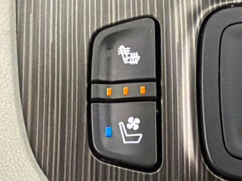 Used 2022 GMC Acadia SLT w/ Technology Package image 32